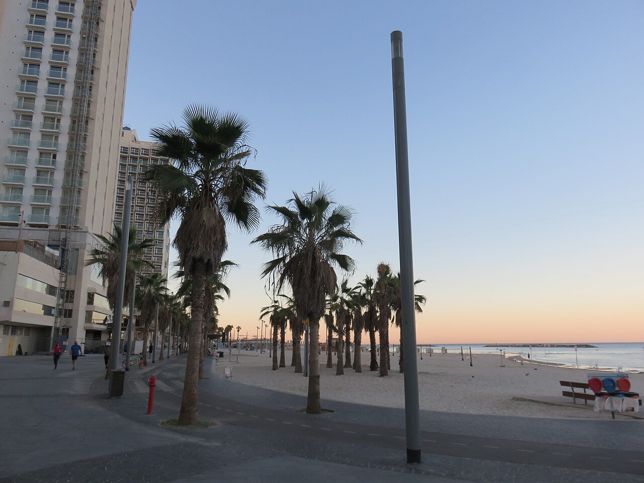 The Shlomo Lahat promenade along the Tel Aviv beachfront